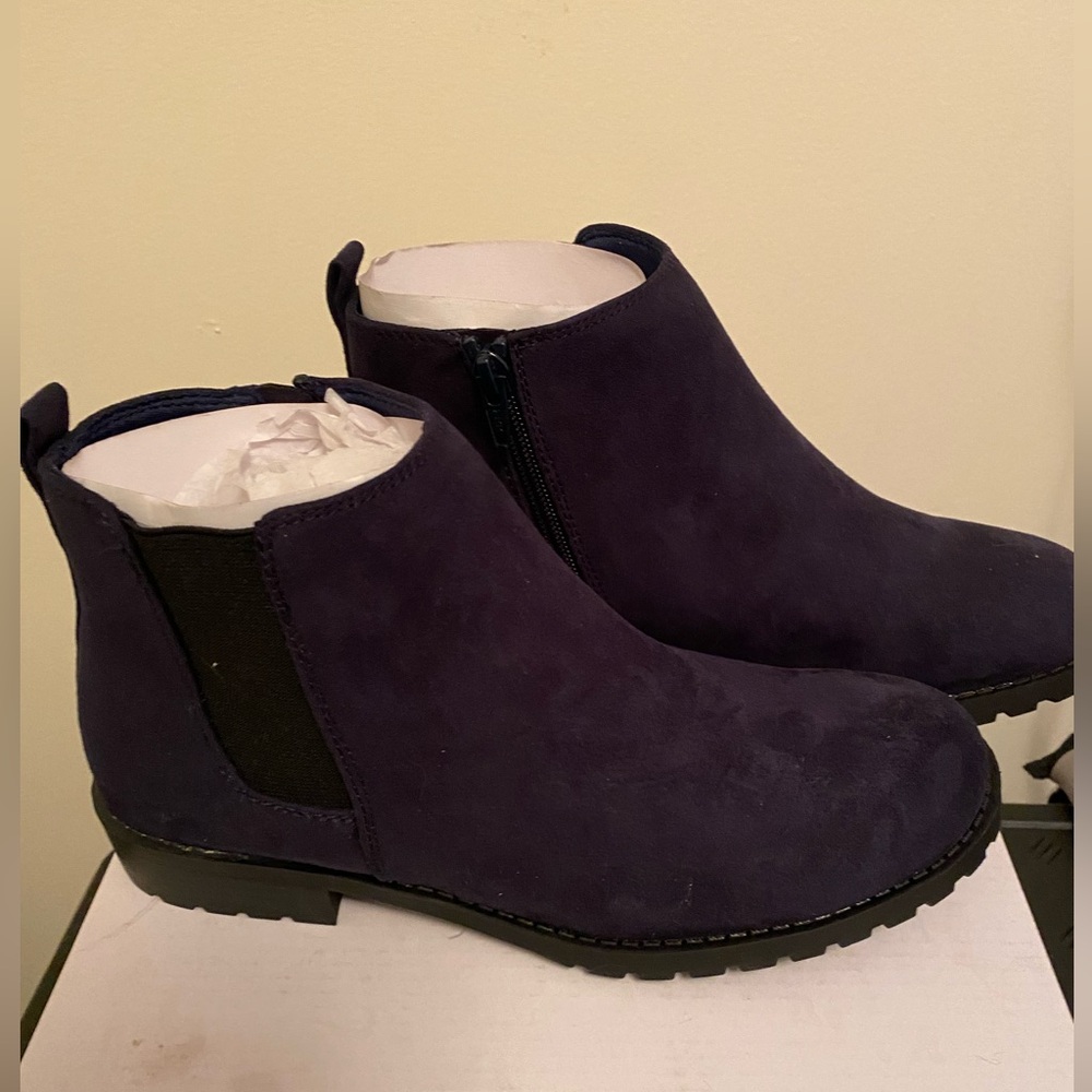 Ladies NAVY BLUE size 7.5 booties. NEW IN BOX.